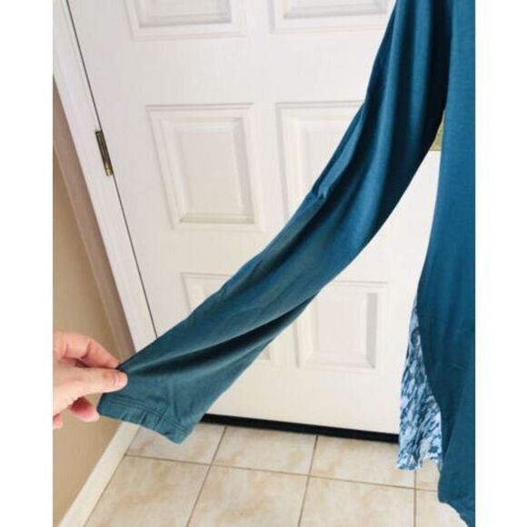 LOGO by Lori Goldstein Green V-Neck Button Front Tunic w/ Flowy Back Size Medium - Picture 2 of 7